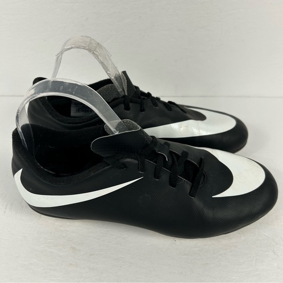💕 Youth Nike Black and White Soccer Cleats 6Y - Picture 5 of 8